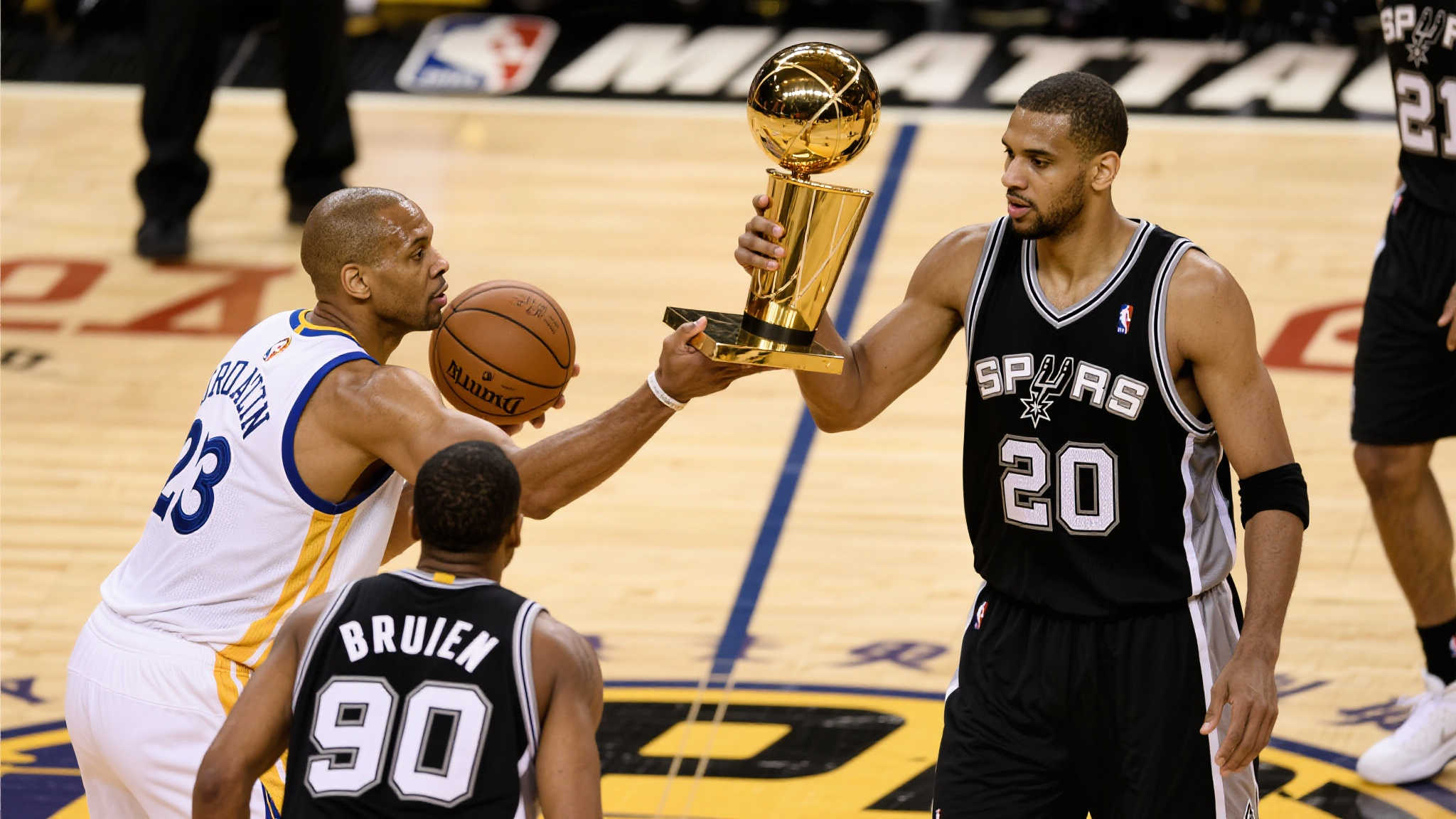 NBA总决赛巅峰对决：防守肉搏战的极限较量